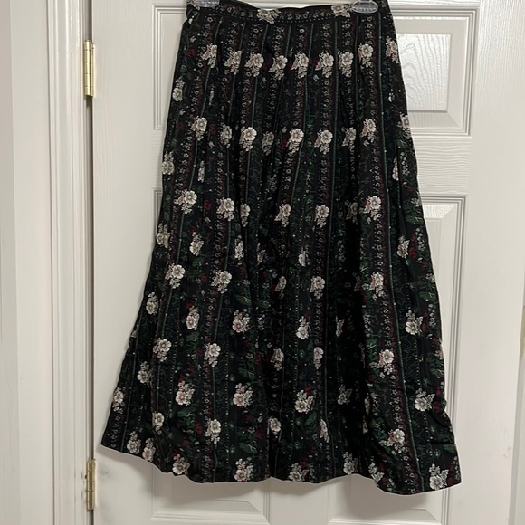 Collection Araft Dresses & Skirts - Vintage Austrian skirt, EU size 38, waist 27 1/2 inch